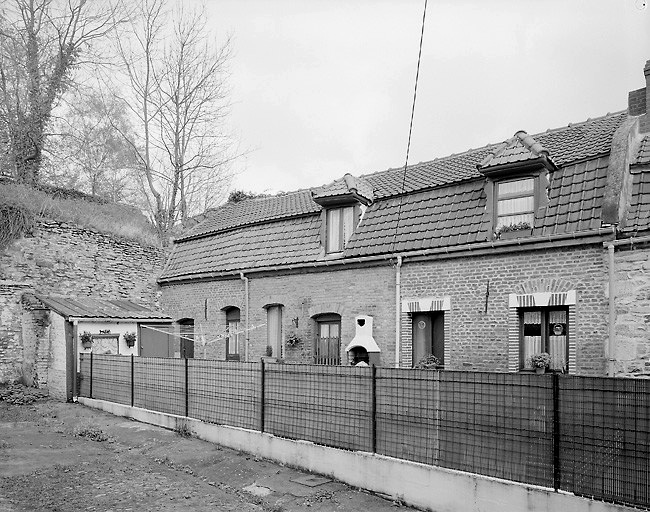 Ensemble d'édifices à cour commune (maisons en série), dit courée