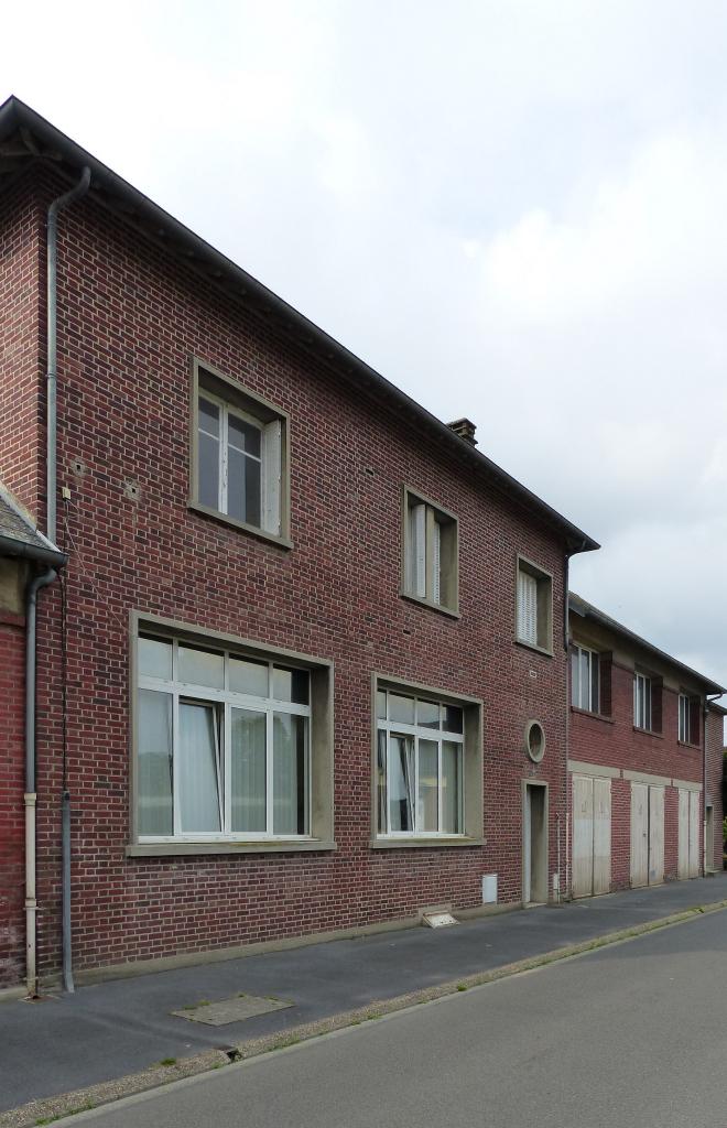 Ancien groupe scolaire de Quessy (école Henri-Decarpigny et salle Bouly)