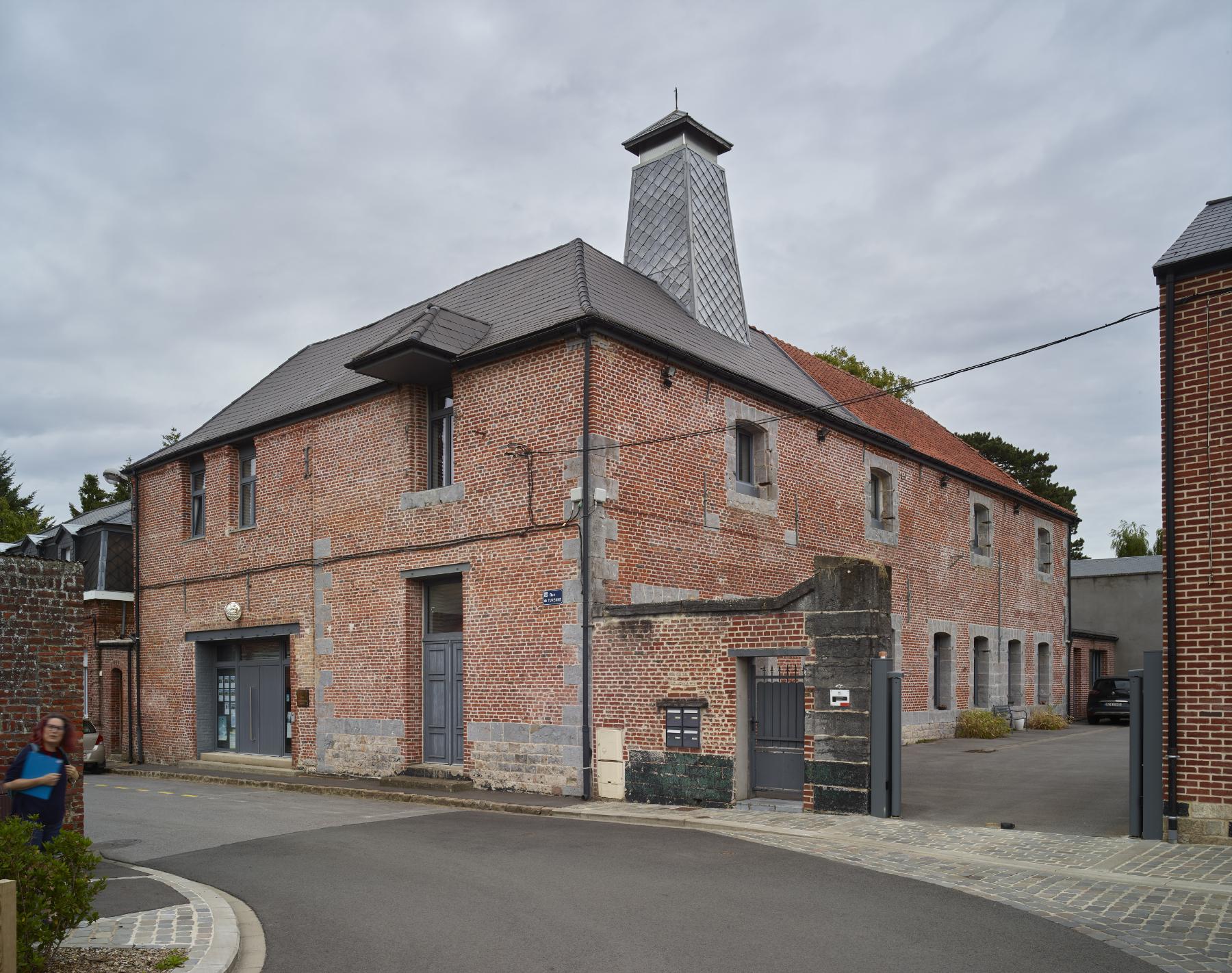 Boulangerie militaire, puis magasin des subsistances, actuellement immeuble mixte de bureaux et de logements.