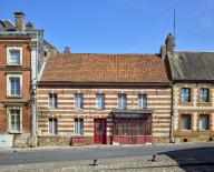 Ancien hôtel de voyageurs, dit hôtel Saint-Nicolas, puis magasin de commerce (boucherie) Saint-Nicolas, actuellement maison