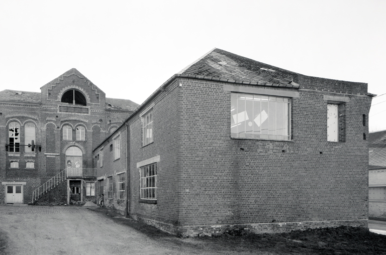 Ancienne brasserie puis usine de pâte de pommes dite Société Anonyme de l'Industrie Fruitière de la Thiérache, puis retorderie Dîneur