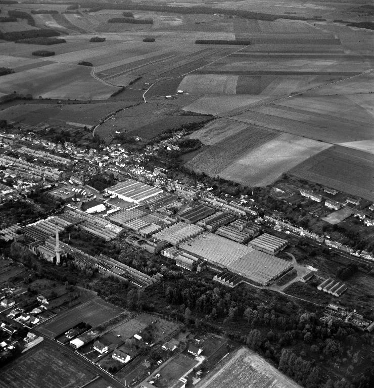 Filature de jute Saint Frères, puis Boussac Saint Frères à Saint-Ouen, devenue corderie, puis usine de fibres artificielles et synthétiques Peaudouce, puis Trioplanex