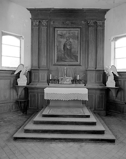Ensemble du mobilier du choeur (deux statues, clôture de choeur, retable, tableau d'autel)