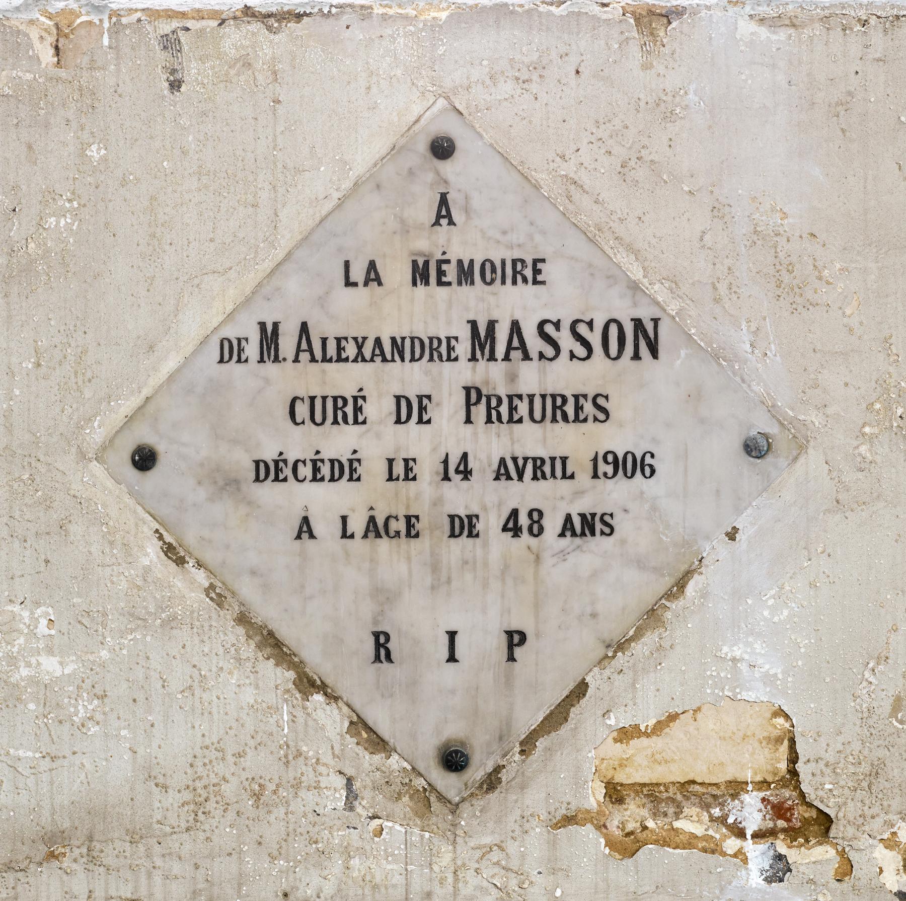 Plaque commémorative d'Alexandre Masson (1858-1906), curé de Preures (1899-1905)