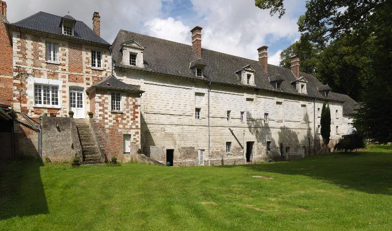 Communs, dépendances et ferme du château