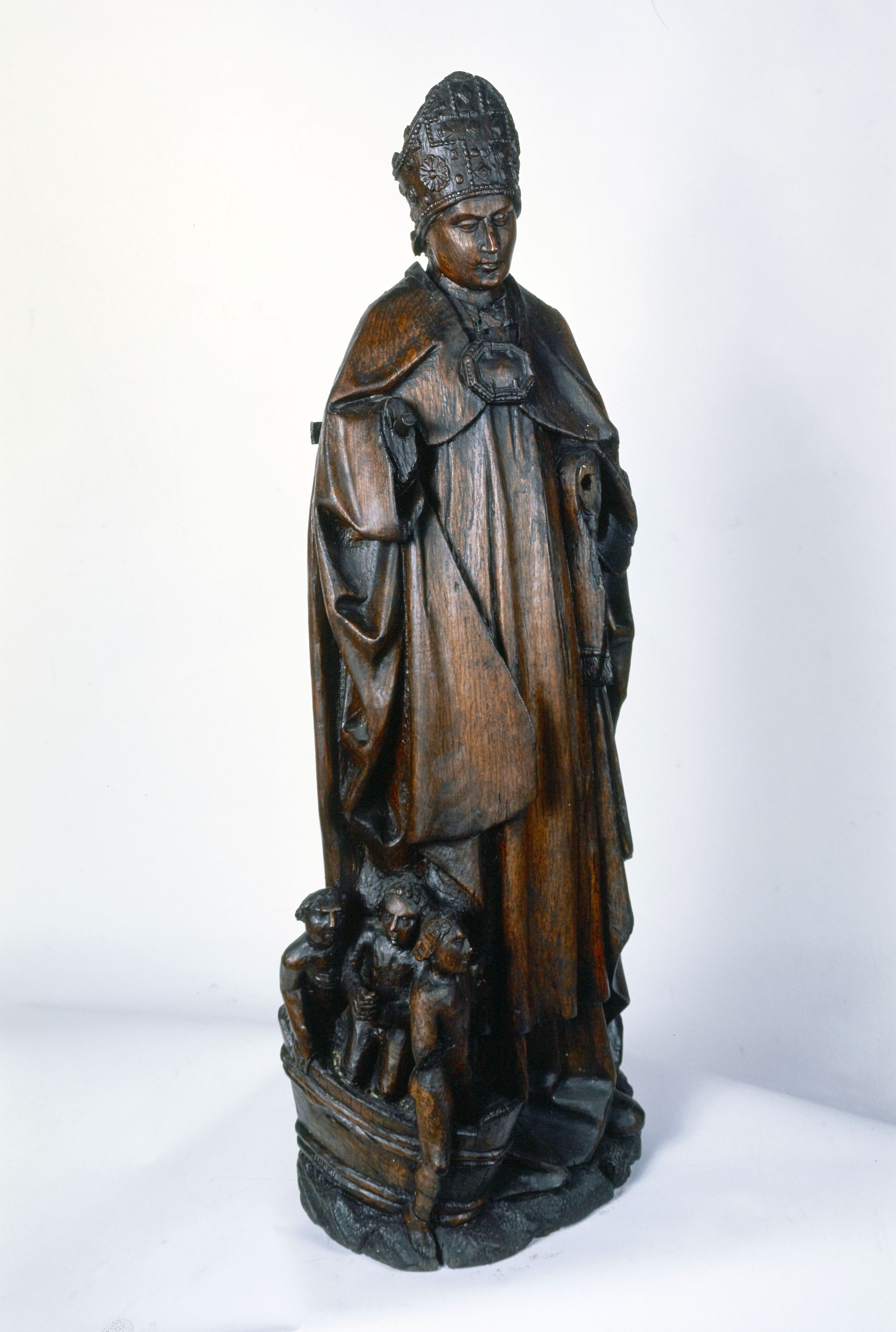 Groupe sculpté : saint Nicolas de Bari et les trois enfants