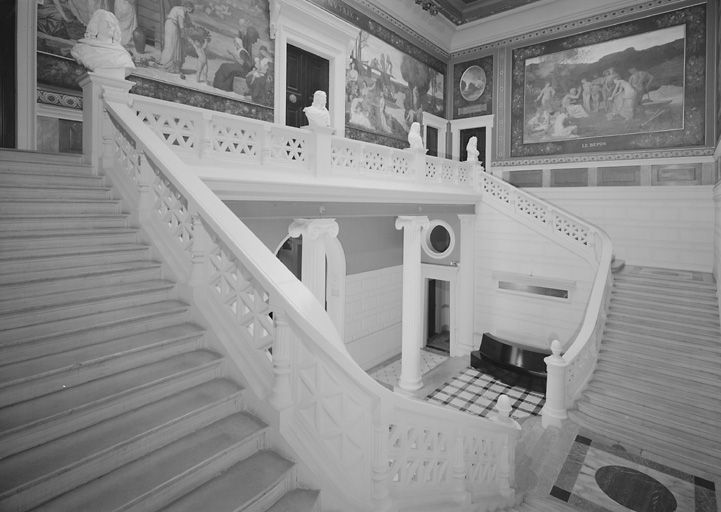 Ancien arsenal, dit hôtel des Fiefs, actuellement musée de Picardie