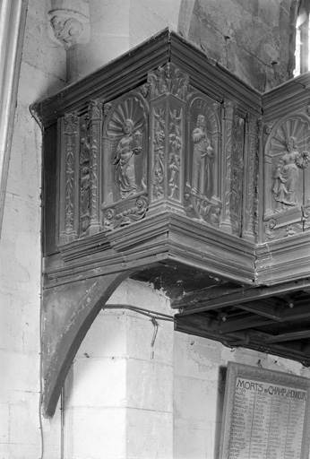Ensemble de la tribune dorgue (garde-corps de tribune, escalier)