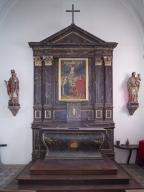 Ensemble du maître-autel, de style néo-classique (autel tombeau, tabernacle architecturé, retable architecturé)