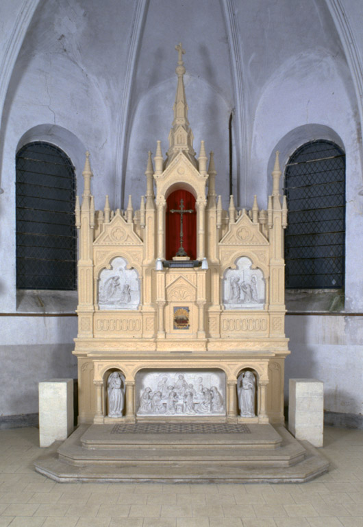 Ensemble du maître-autel (autel, gradin d'autel, tabernacle architecturé à dais d'exposition, retable architecturé, exposition)