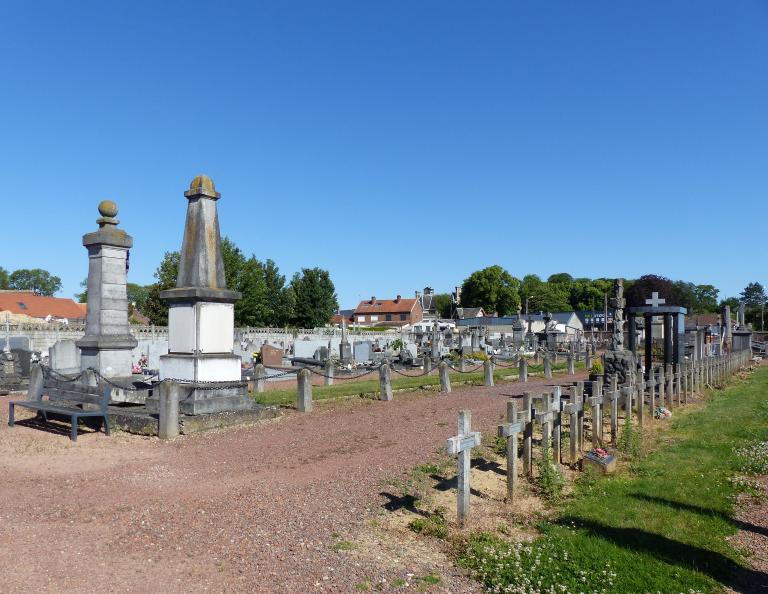 Cimetière militaire et monuments aux morts de la guerre de 1870 et de la Grande Guerre (Villers-Bretonneux)