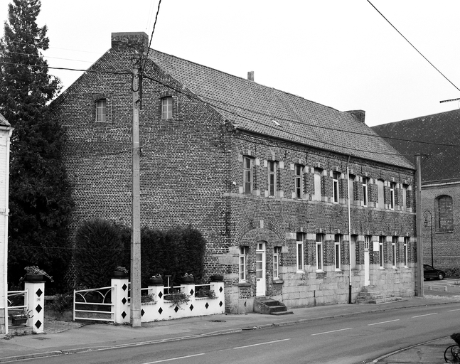 Ancien relais de poste de Rumegies, devenu école primaire de l'Immaculée Conception
