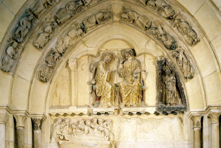 Tympan du portail central : le Couronnement de la Vierge