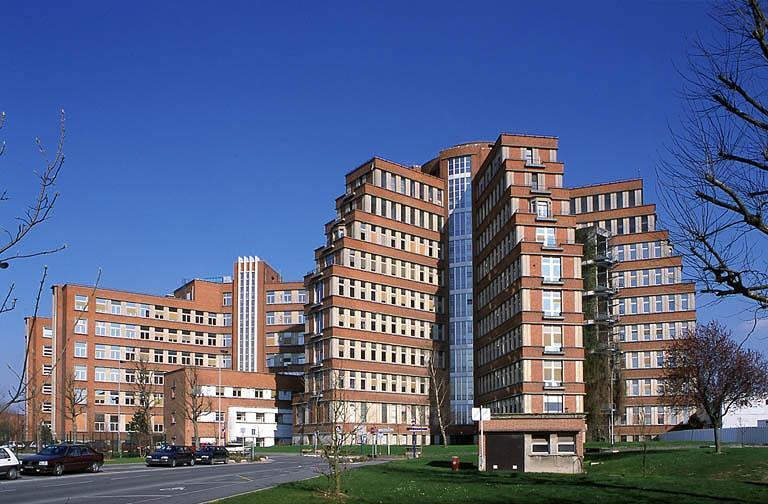 Hôpital et faculté de médecine dit hôpital Claude-Huriez, actuellement partie constituante du centre hospitalier régional