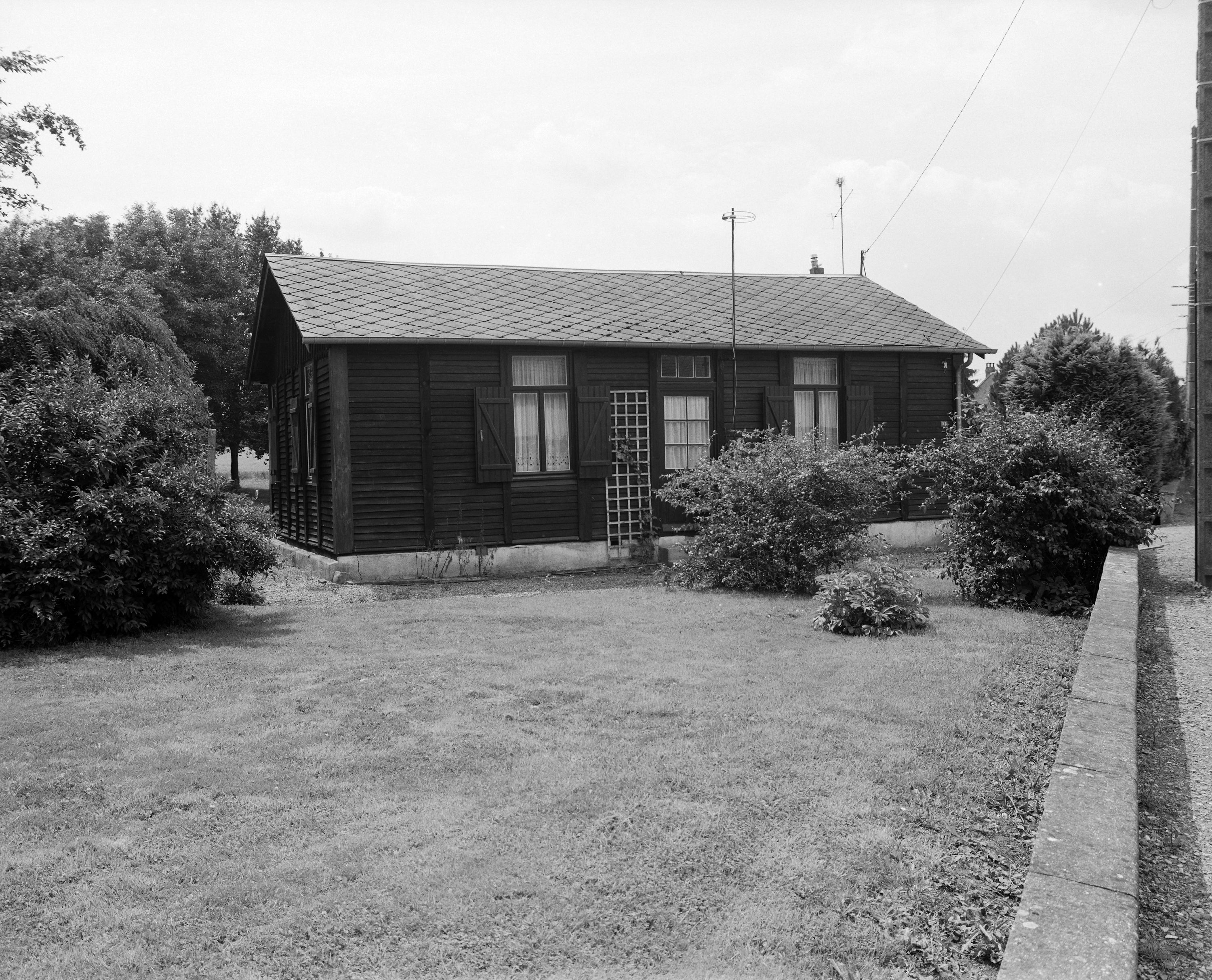 Cité de la Compagnie des chemins de fer du Nord d'Aulnoye-Aymeries. Maison en bois rue Ferrer. 