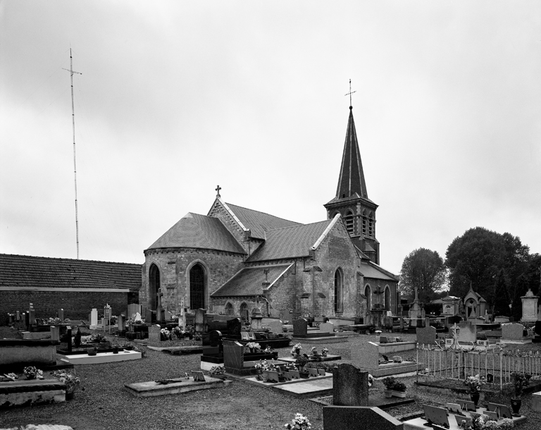 Eglise paroissiale Sainte-Madeleine et cimetière de Tupigny