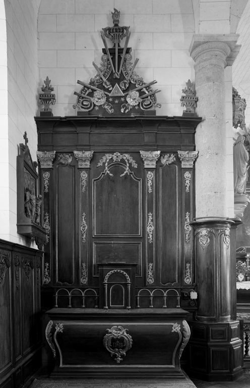 Ensemble du mobilier des chapelles latérales (2 autels, 2 retables)