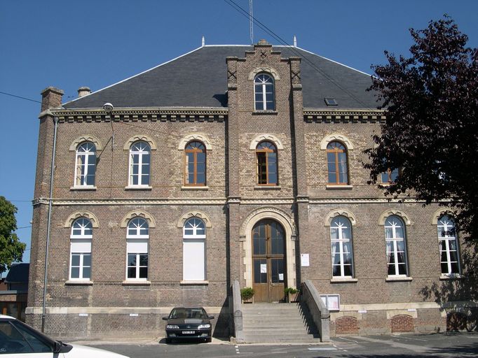 Ancienne maison de campagne du Collège d'Amiens, actuelle mairie et école primaire de Rivery