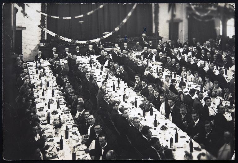 Ancienne salle des fêtes Maguin, dite Le Stand, devenue magasin de commerce et logement