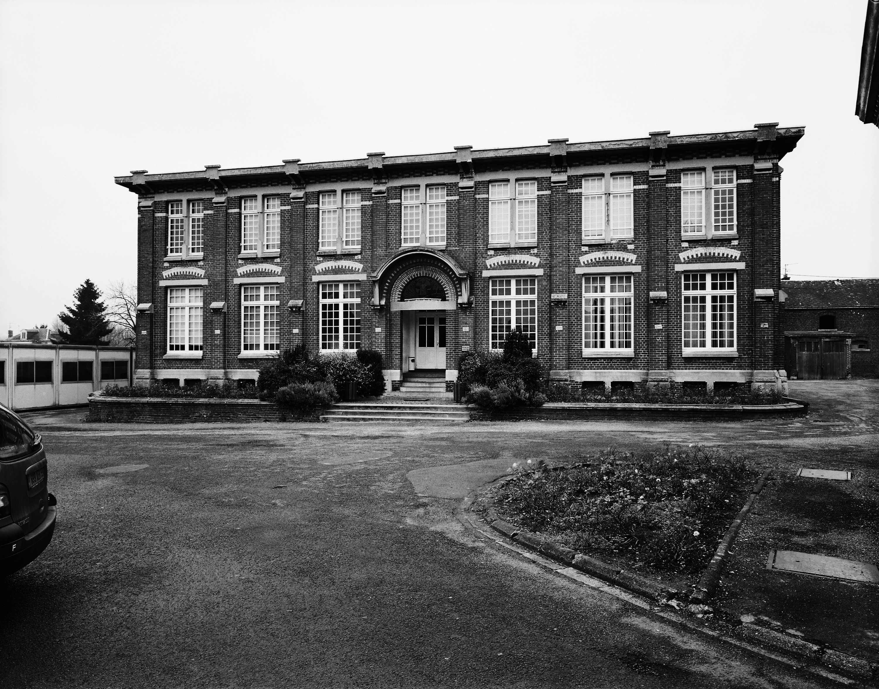 Anciens bureaux des établissements Sculfort-Fockedey-Vautier et Cie, puis annexe du Lycée Notre-Dame-de-Grâce, aujourd'hui Maison des Associations