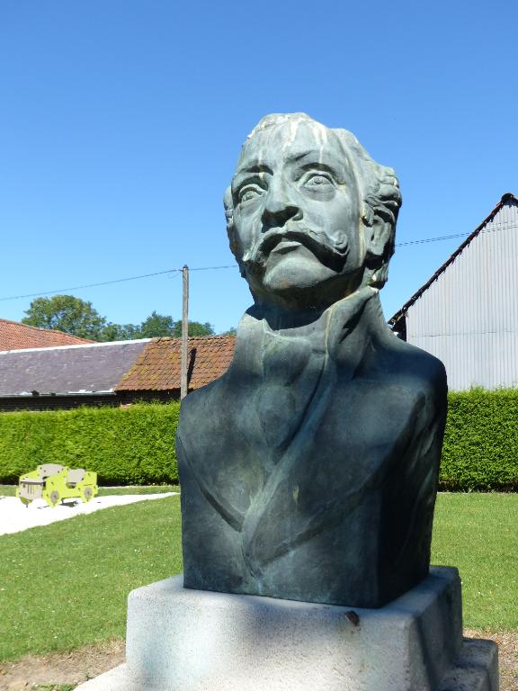 Monument au romancier et folkloriste picard Henri Carnoy (1861-1930)