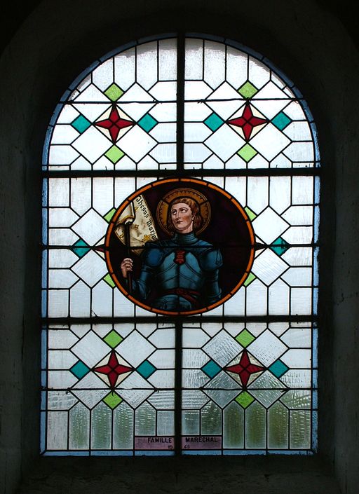 Ensemble de cinq verrières figurées décoratives : IHS, le Christ du Sacré-Coeur, la Vierge de Lourdes, Sainte Thérèse, Sainte Jeanne d'Arc (baies 0 à 4)
