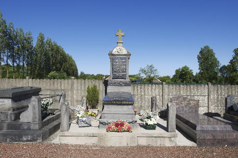 Le cimetière communal d'Yzengremer