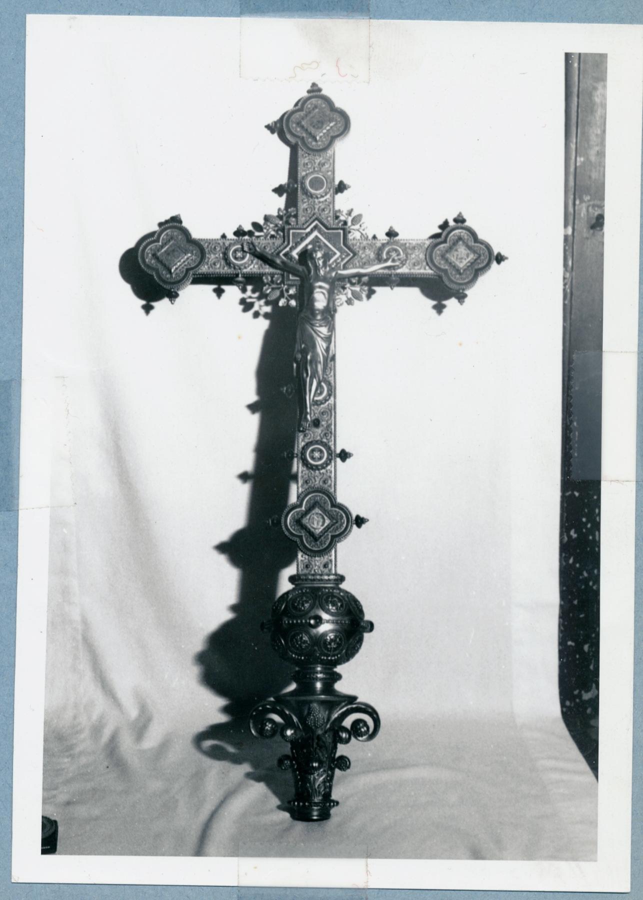 Ensemble de 2 croix de procession