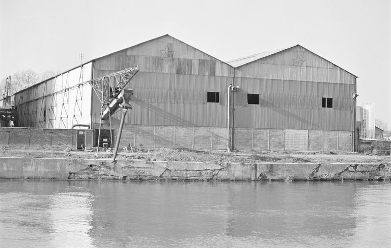 Ancienne usine de pâte à papier Mayen, huilerie Nourylande, puis Robbe et usine de produits chimiques Novance