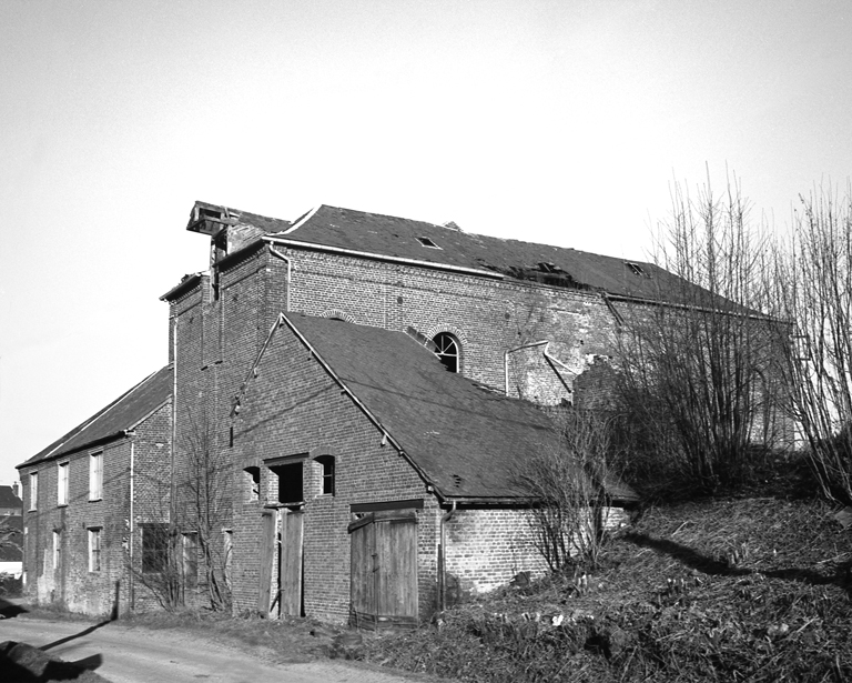 Ancienne brasserie puis usine de pâte de pommes dite Société Anonyme de l'Industrie Fruitière de la Thiérache, puis retorderie Dîneur