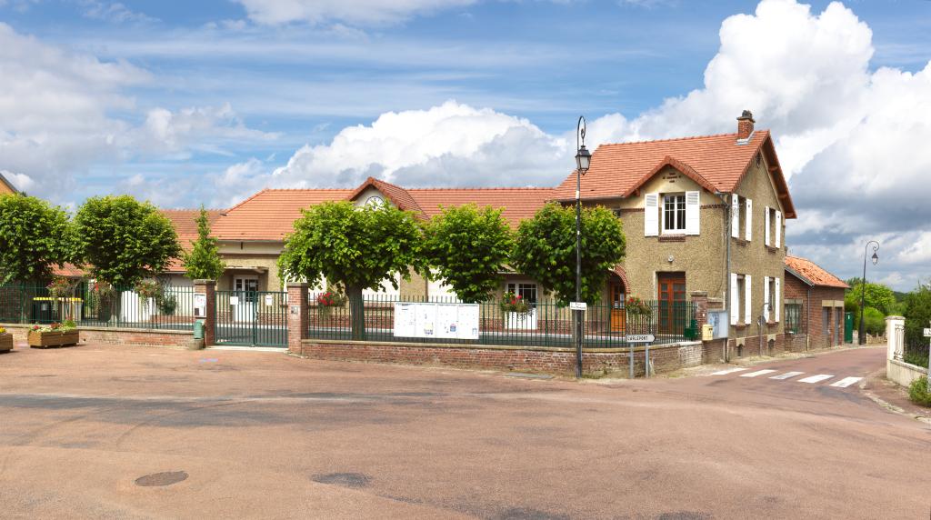 Mairie et école primaire de Caisnes