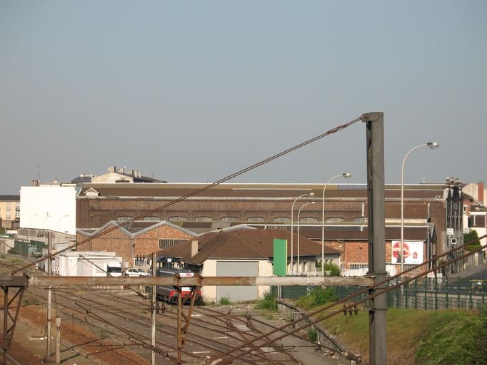 Ancienne fonderie de zinc Allary, puis usine de serrurerie (usine de coffres-forts) Fichet, puis garage de réparation automobile, puis dépôt d'autobus, puis entrepôt commercial