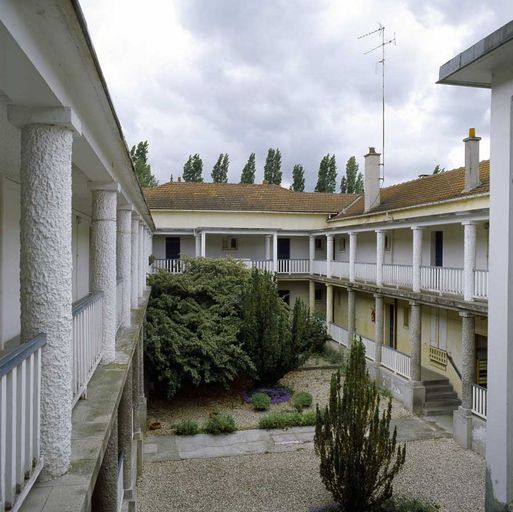 Ancien foyer logement des ouvriers célibataires des établissements Kuhlmann à Villers-Saint-Paul