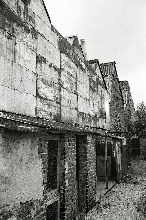 Ancienne serrurerie Parise, puis Lacotte et fonderie Caron, devenue usine de petite métallurgie Lecat Porion, aujourd'hui Atelier de Bobinage du Vimeu