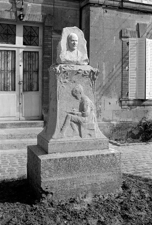 Monument commémoratif d’Émile Lupette