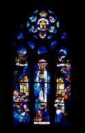 Verrière figurée allégorique : Vierge de Lourdes (baie 9)