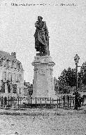 Statue (figure colossale) et son piédestal : Alexandre Dumas (détruit)