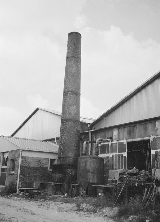 Ancienne scierie, dite caisserie Harmand-Fercot, puis Jean Valentin, devenue usine de matériel électroacoustique Electrotechnique moderne, puis AAC