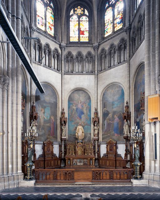 Le mobilier de la chapelle de la Vierge (autel tombeau, retable, lambris et 7 statues)