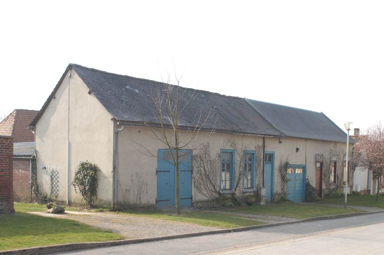 Ancienne ferme, puis mairie et école primaire communale de garçons de Bertangles, actuellement immeuble à logements