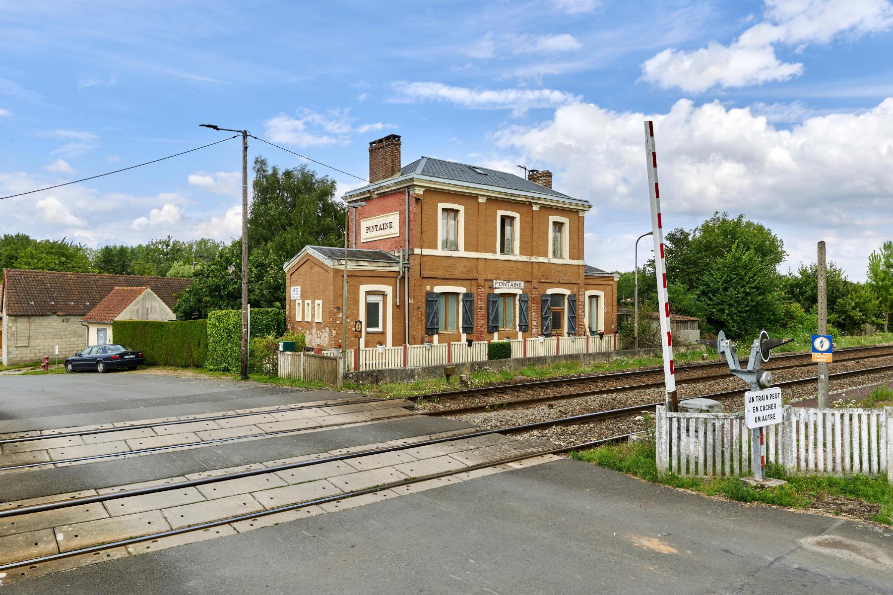 Ancienne gare de Fontaine-sur-Somme, actuellement maison