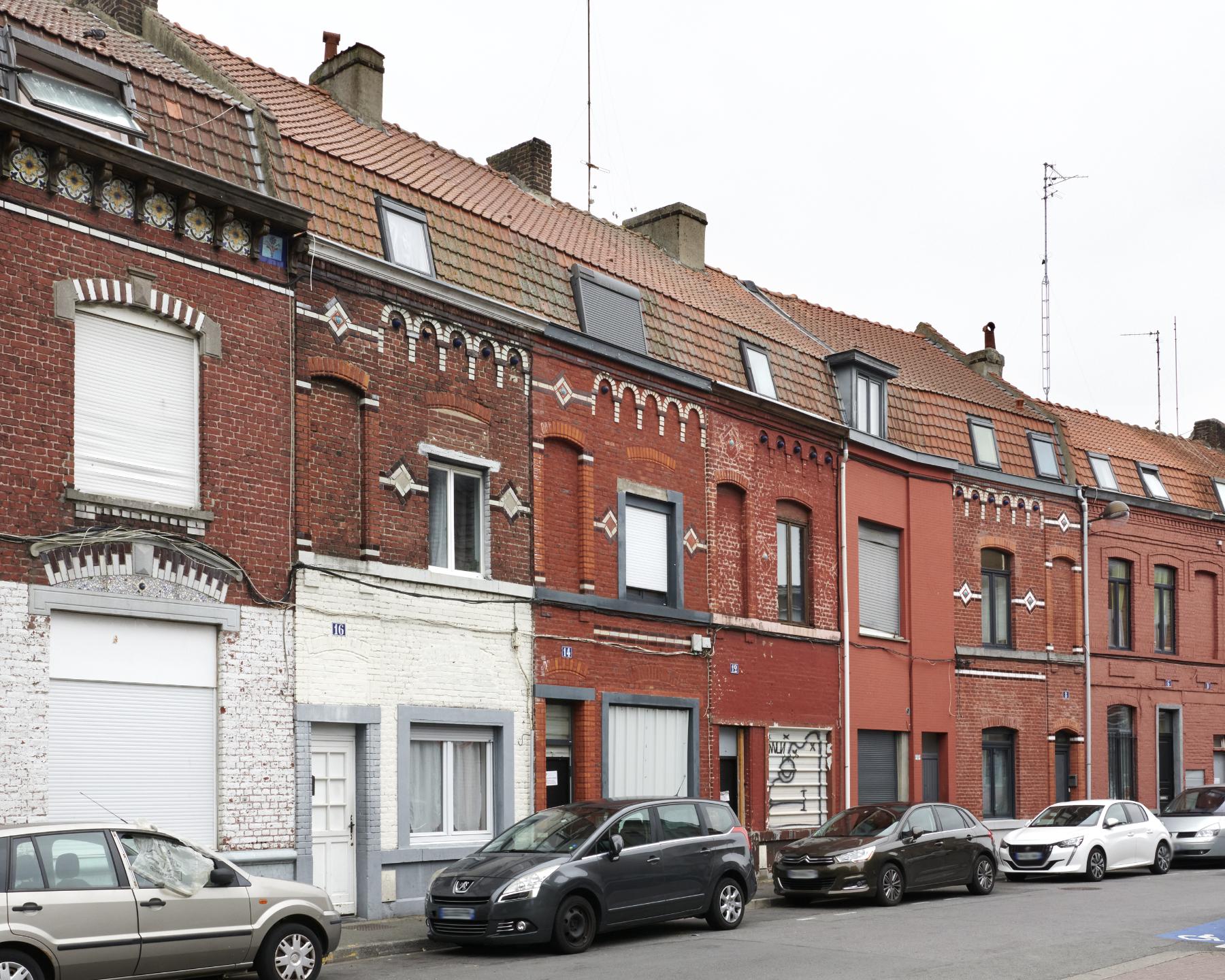 Maisons en série (série de 5), dites choque courte