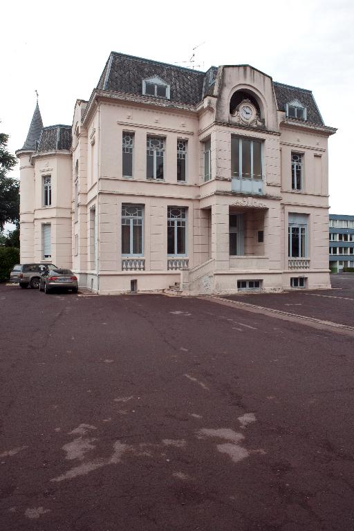 Ancien collège de Saint-Amand-les-Eaux, actuellement lycée Ernest-Couteaux