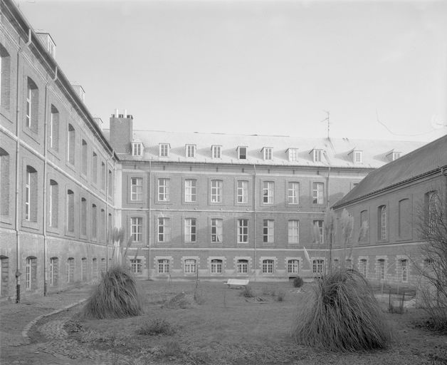 Ancien hôpital général, puis hospice de Douai (actuellement maison de retraite)