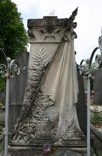 Monument sépulcral des pompiers Eugène Grenier et Emile Bernard