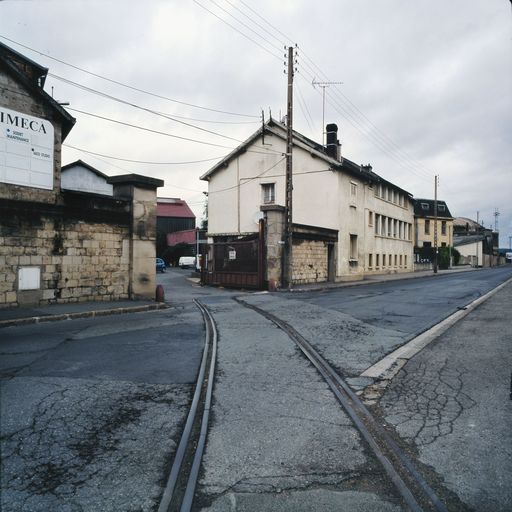 Ancienne fonderie de fer et de cuivre Durand, puis Fonderies de Creil, puis de la Société des Constructions Mécaniques de Creil, actuellement entrepôt industriel