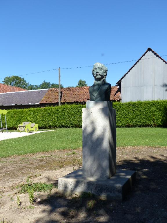 Monument au romancier et folkloriste picard Henri Carnoy (1861-1930)