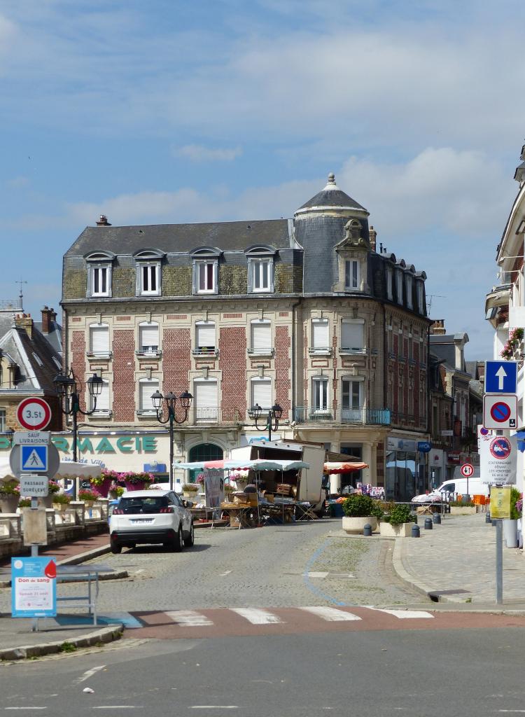 Place de l'Hôtel de ville de Roye