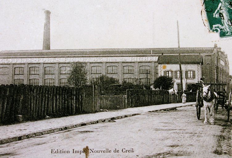 Ancienne fonderie de zinc Allary, puis usine de serrurerie (usine de coffres-forts) Fichet, puis garage de réparation automobile, puis dépôt d'autobus, puis entrepôt commercial