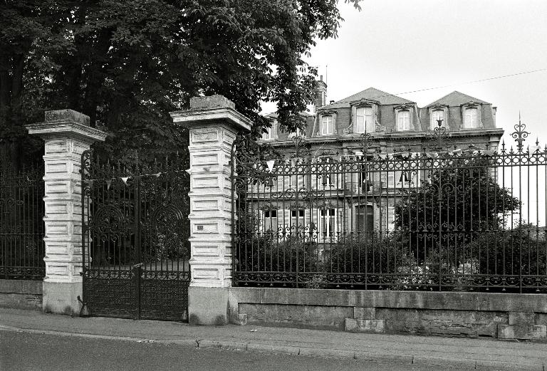 Ancien logement patronal de l'industriel Ernest Riquier, devenu maison des soeurs missionnaires de Notre-Dame des Apôtres, puis foyer